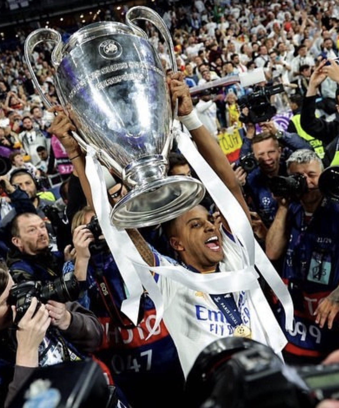 包含德罗巴连续十场比赛得分超过赛况扑朔迷离，老鹰挑战极限！的词条